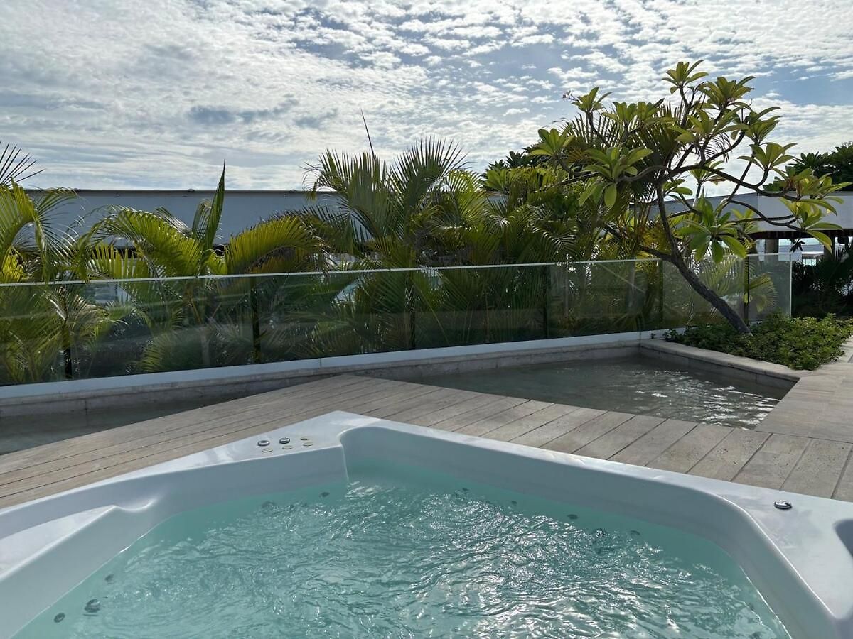Modern Near The With Jacuzzi, Apartamento *