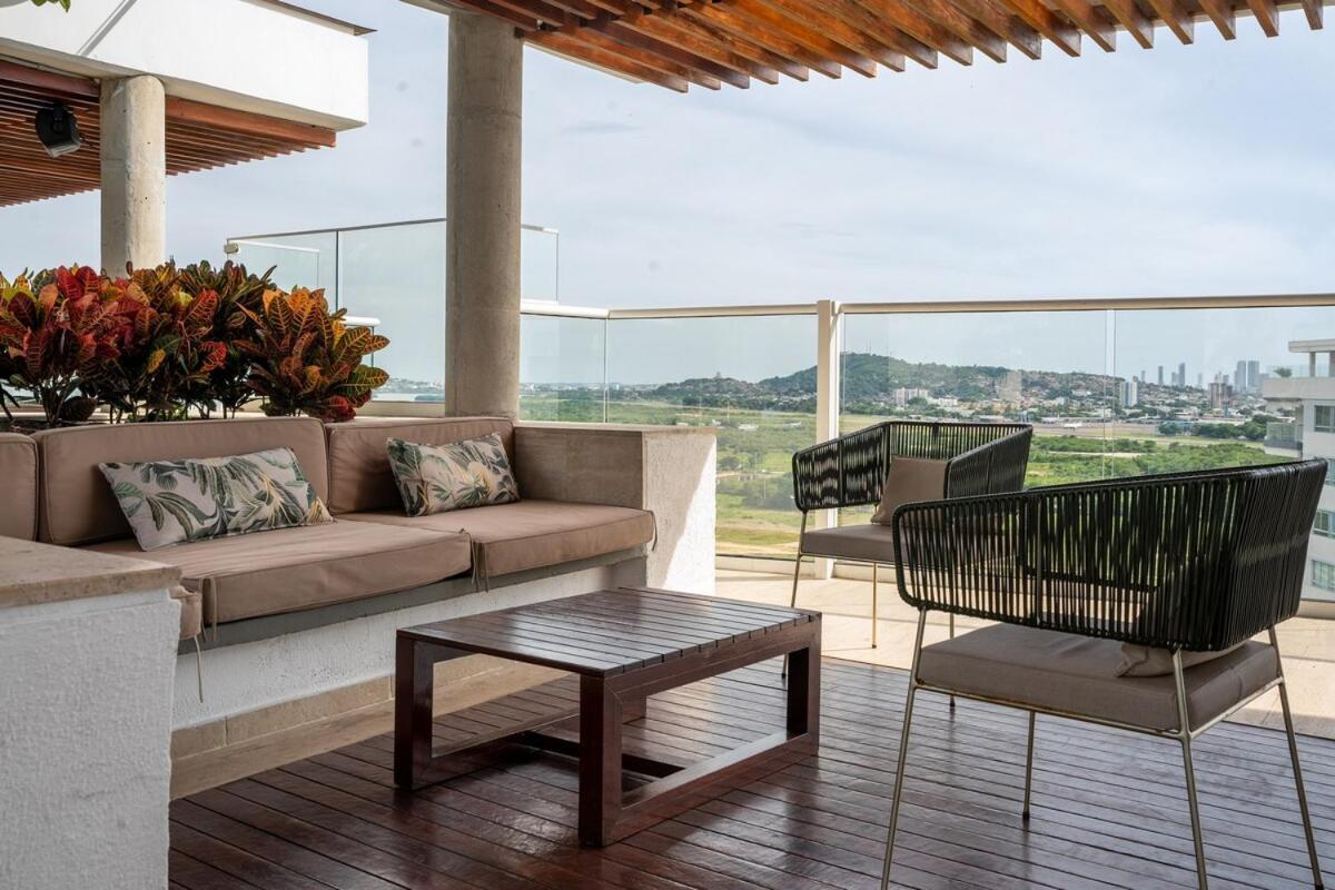 Modern Near The With Jacuzzi,